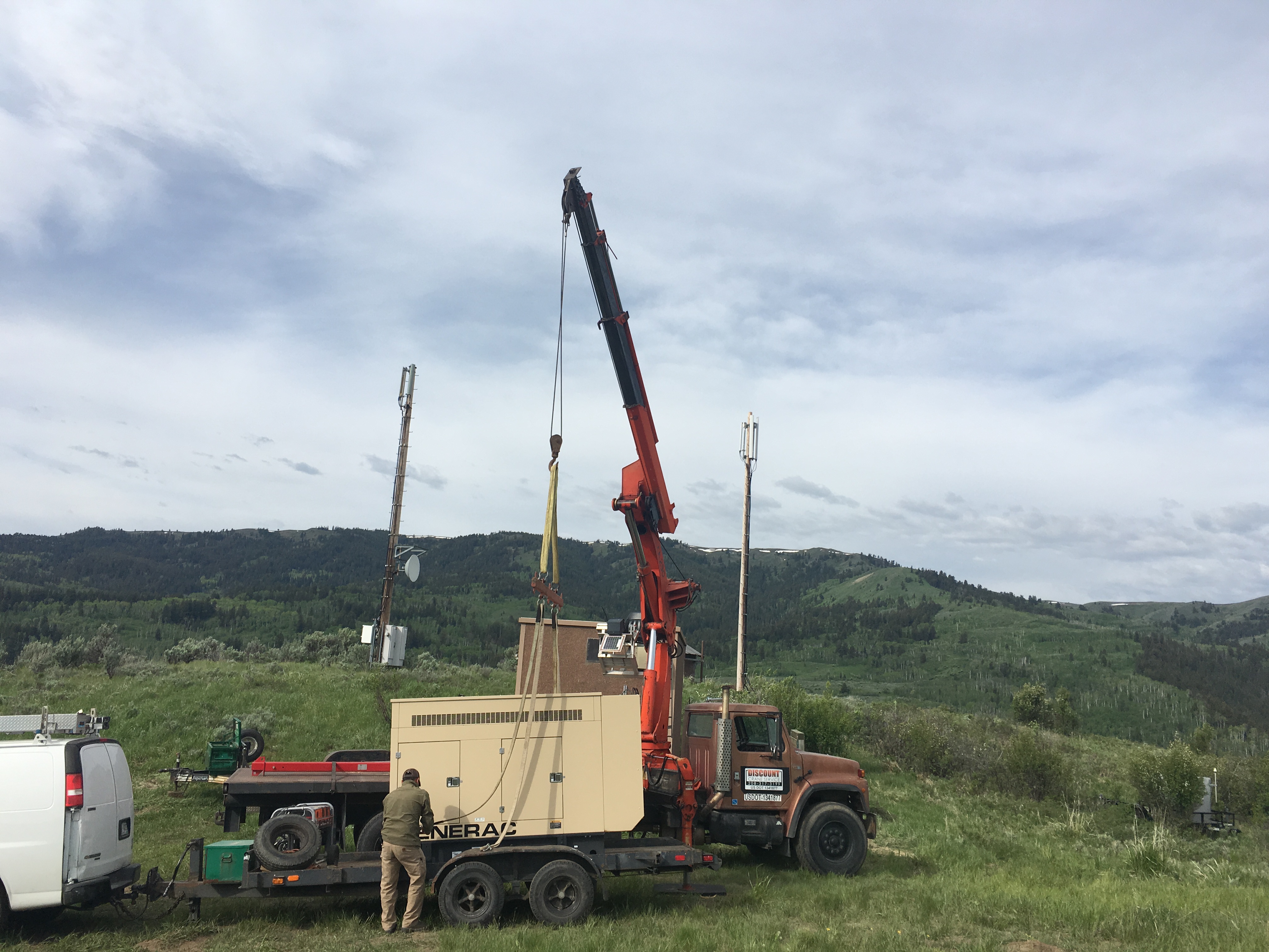 20-ton Palfinger Knuckle boom truck (Remote Controlled) 72' stick